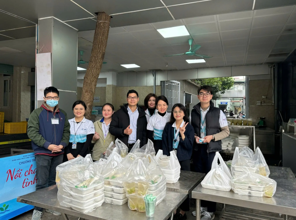 BSL thực hiện chương trình “Suất ăn cho em – Trao yêu thương, nhận nụ cười”